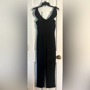 FULL CIRCLE TRENDS Black Flutter Sleeve Cute Pull-on Jumpsuit. Size: Medium.